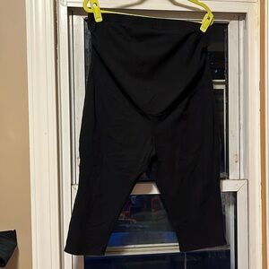 LAST CHANCE Torrid maternity capri leggings size 2